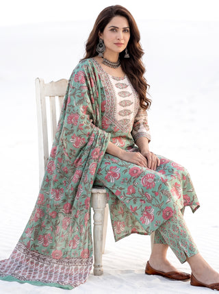 Aina Isla Set Of Kali Kurta Pants & Dupatta