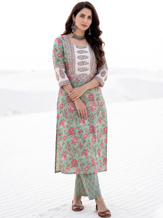 Aina Isla Kali Kurta