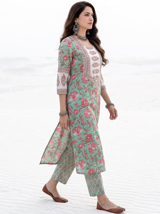 Aina Isla Kali Kurta