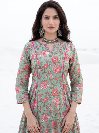 Aina Silasa Kali Kurta