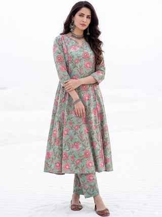 Aina Silasa Set Of Kali Kurta Pants & Dupatta
