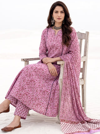 Aina Manjar Set Of Kurta Pants & Dupatta