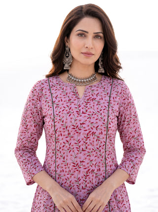 Aina Manjar Set Of Kurta Pants & Dupatta