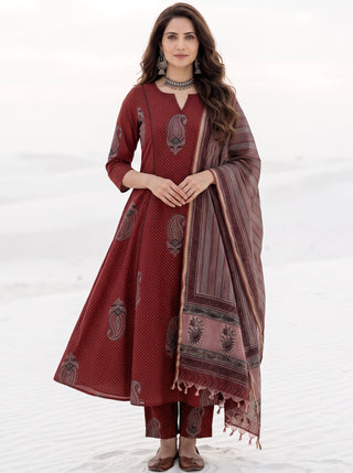 Aina Sayan Set Of Kurta Pants & Dupatta