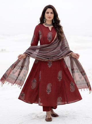 Aina Sayan Set Of Kurta Pants & Dupatta