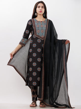 Ajrakh Sohni Set Of Kurta Pants Dupatta