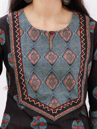 Ajrakh Sohni Set Of Kurta Pants Dupatta