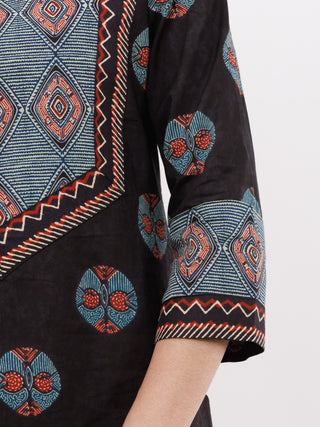 Ajrakh Sohni Set Of Kurta Pants Dupatta