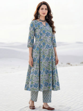 Aina Nutan Set Of Kali Kurta Pants Dupatta
