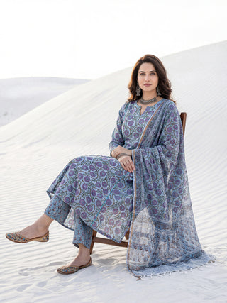 Aina Mira Set Of Kali Kurta Pants Dupatta