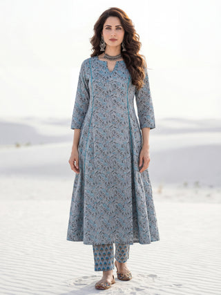 Aina Veda Set Of Kali Kurta Pants Dupatta