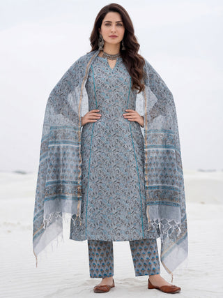 Aina Veda Set Of Kali Kurta Pants Dupatta