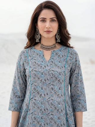 Aina Veda Set Of Kali Kurta Pants Dupatta