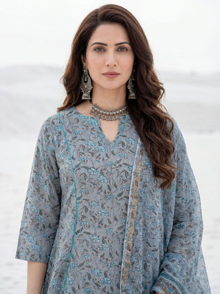 Aina Veda Set Of Kali Kurta Pants Dupatta