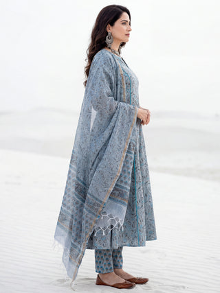 Aina Veda Set Of Kali Kurta Pants Dupatta