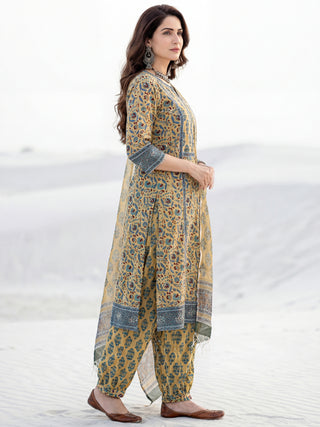 Jashn Adab Set Of Kurta Salwar Pants Dupatta