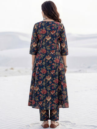 Aina Mehreen Kali Kurta