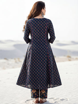 Aina Aiza Kali Kurta