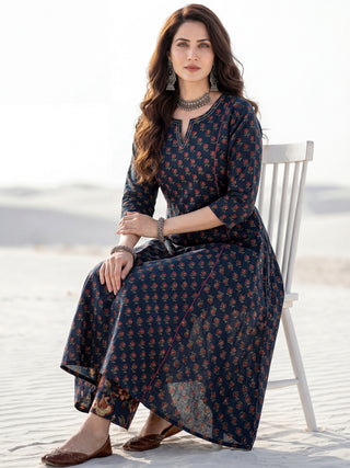 Aina Aiza Kali Kurta