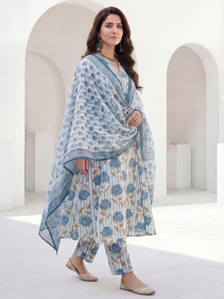 Roz Nidra Set Of Kali Kurta Pants Kota Doria Dupatta