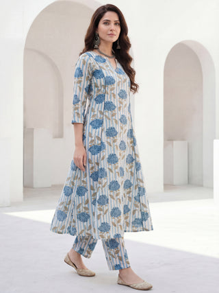 Roz Nidra Set Of Kali Kurta Pants Kota Doria Dupatta