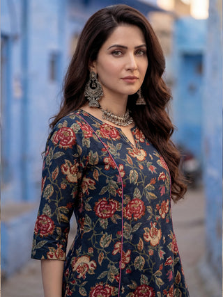 Aina Mehreen Set Of Kali Kurta Pants Dupatta