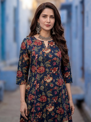 Aina Mehreen Set Of Kali Kurta Pants Dupatta