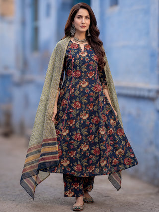 Aina Mehreen Set Of Kali Kurta Pants Dupatta