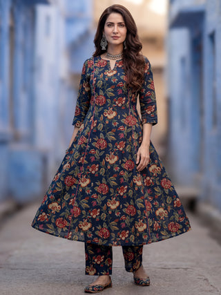 Aina Mehreen Set Of Kali Kurta Pants Dupatta