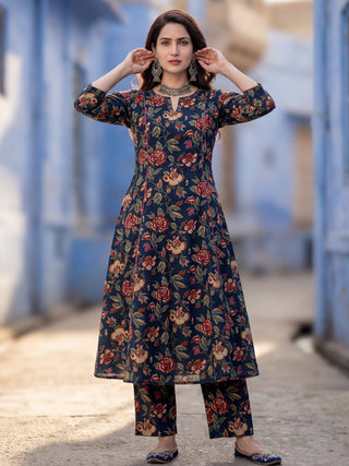 Aina Mehreen Set Of Kali Kurta Pants Dupatta