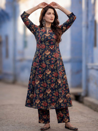 Aina Mehreen Set Of Kali Kurta Pants Dupatta