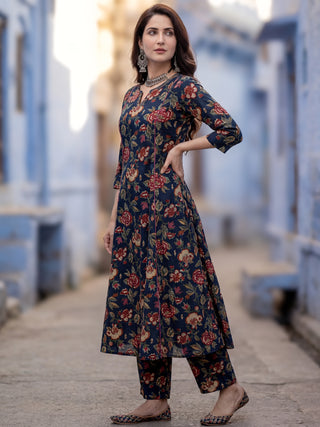 Aina Mehreen Set Of Kali Kurta Pants Dupatta