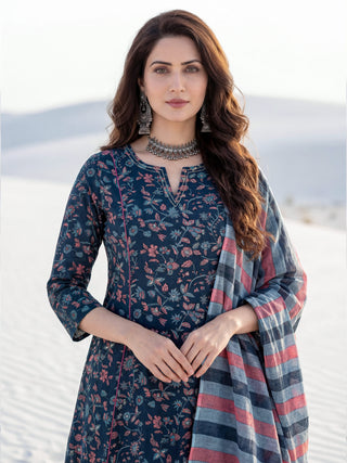 Aina Megha Set Of Kali Kurta Pants Dupatta