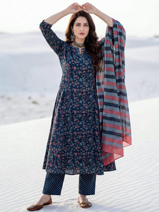 Aina Megha Set Of Kali Kurta Pants Dupatta