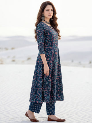 Aina Megha Set Of Kali Kurta Pants Dupatta