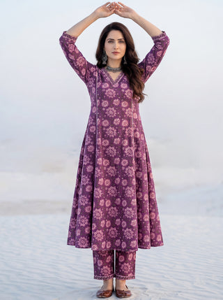 Aina Afna Set Of Kali Kurta Pants Dupatta