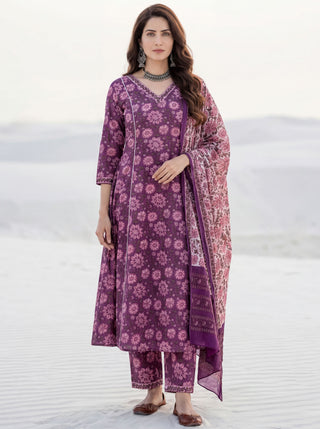 Aina Afna Set Of Kali Kurta Pants Dupatta
