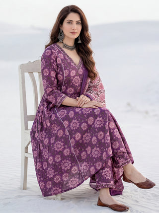 Aina Afna Set Of Kali Kurta Pants Dupatta