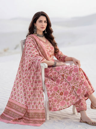 Aina Isha Set Of Kali Kurta Pants Dupatta