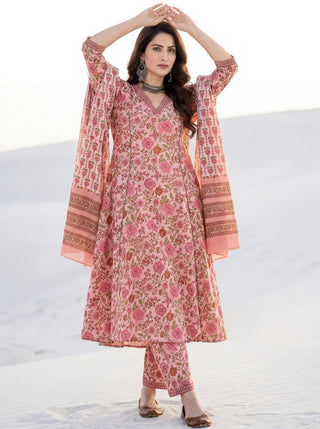 Aina Isha Set Of Kali Kurta Pants Dupatta