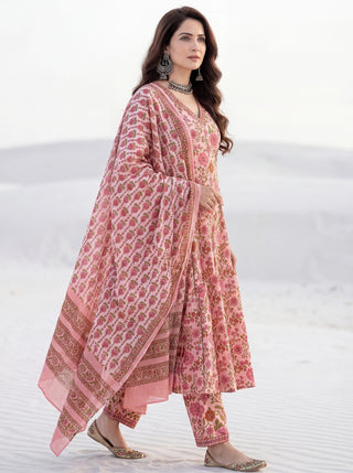 Aina Isha Set Of Kali Kurta Pants Dupatta