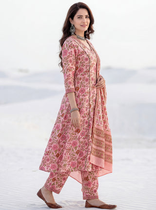 Aina Isha Set Of Kali Kurta Pants Dupatta