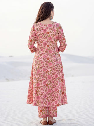 Aina Isha Set Of Kali Kurta Pants Dupatta