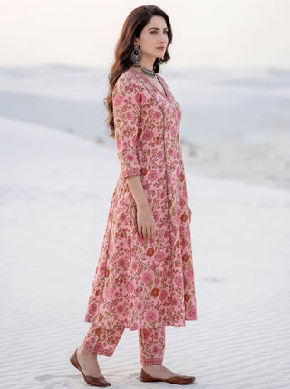 Aina Isha Set Of Kali Kurta Pants Dupatta