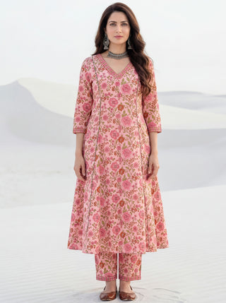 Aina Isha Set Of Kali Kurta Pants Dupatta