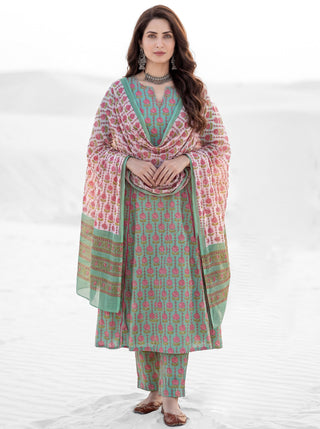 Aina Sadaf Set Of Kali Kurta Pants Dupatta