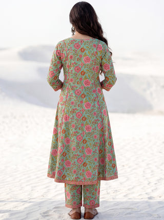 Aina Chetna Set Of Kali Kurta Pants Dupatta