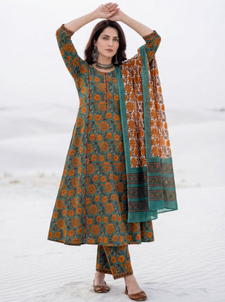 Aina Ziya Set Of Kali Kurta Pants Dupatta