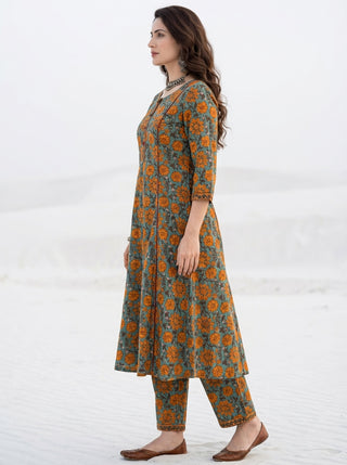 Aina Ziya Set Of Kali Kurta Pants Dupatta