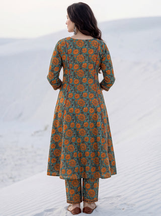 Aina Ziya Set Of Kali Kurta Pants Dupatta